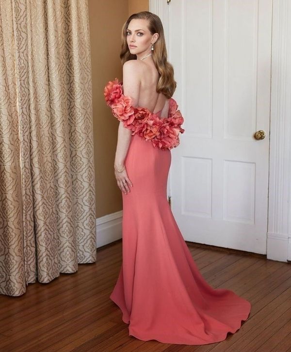 Amanda Seyfried wearing Oscar de la Renta at the 78th Annual Golden Globe Awards_OnlieHarbour