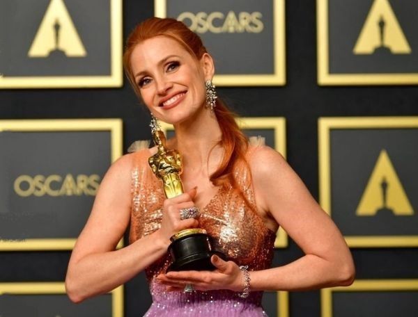 Jessica Chastain wins Oscar for The Eyes of Tammy Faye