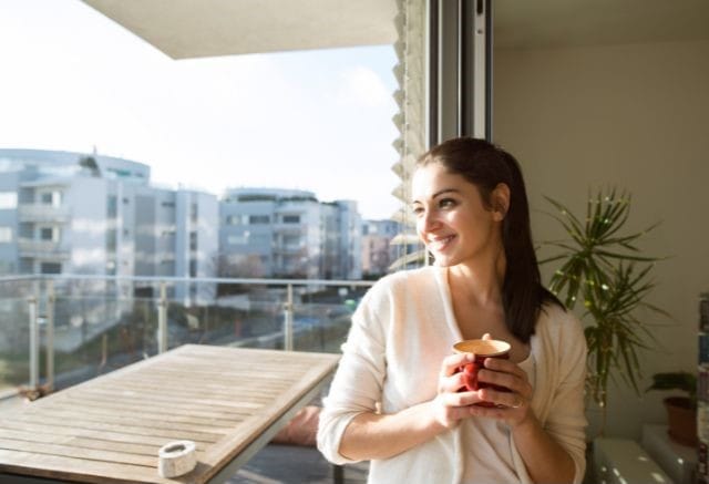 Photo of a girl on a balcony Photo of a girl on a balcony - OnlineHarbour website
